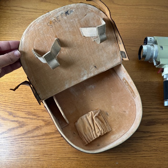 Vintage Minolta Zoom 8 Millimeter Movie Camera Used Leather Case Untested - Picture 2 of 16